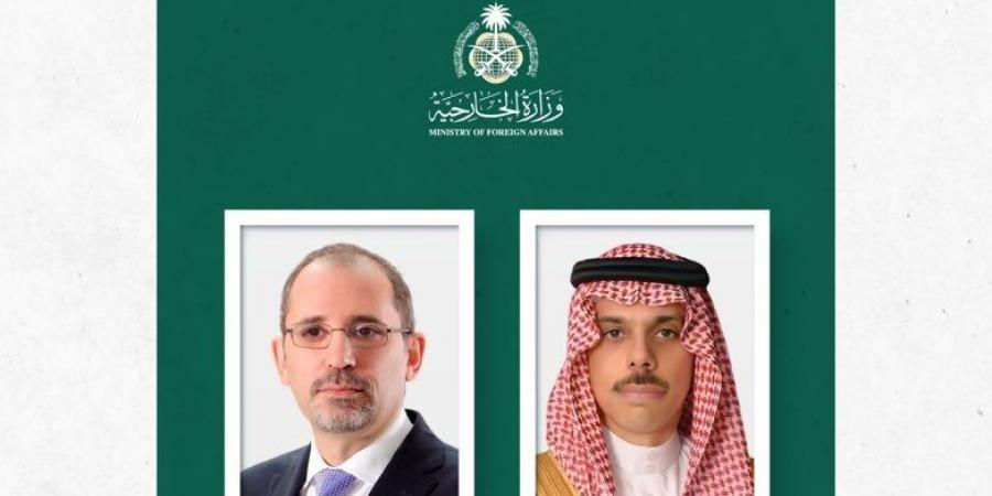 وزير الخارجية يتلقى اتصالًا من نظيره الأردني لبحث مستجدات الأوضاع في المنطقة