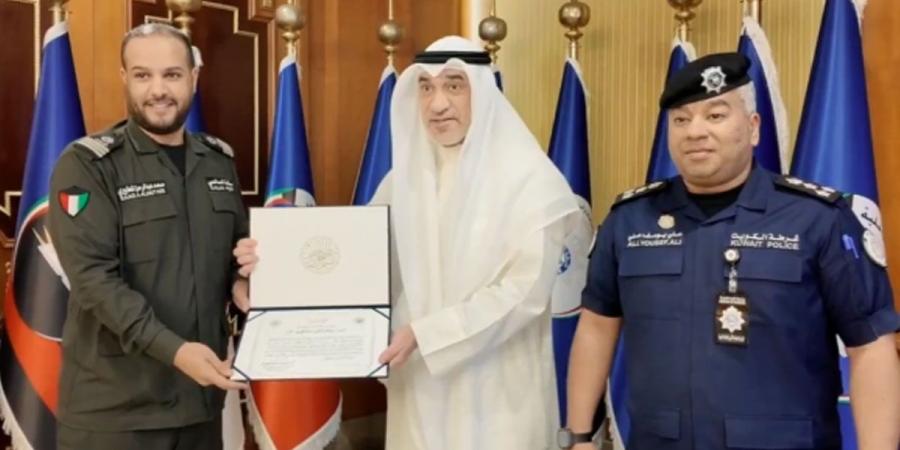 اليوسف كرّم موظفاً لتميّزه في كشف محاولة دخول غير قانونية عبر منفذ السالمي
