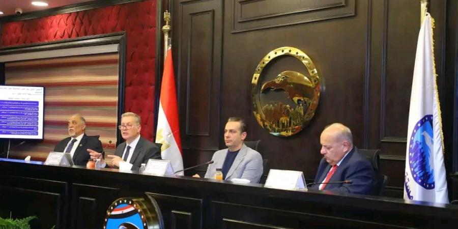 بحضور
      قيادات
      الحزب..
      “مستقبل
      وطن”
      يستضيف
      وزير
      البترول
      و
      الثروة
      المعدنية
      لعرض
      استراتيجية
      الوزارة
      خلال
      الفترة
      المقبلة