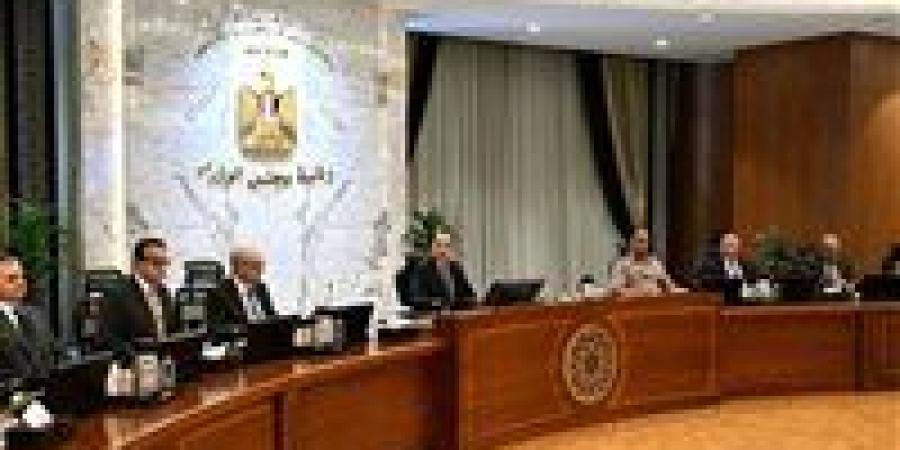 رئيس
      الوزراء
      يوجه
      بضرورة
      التزام
      جميع
      الوزارات
      بإجراءات
      الترشيد
      الحكومي
