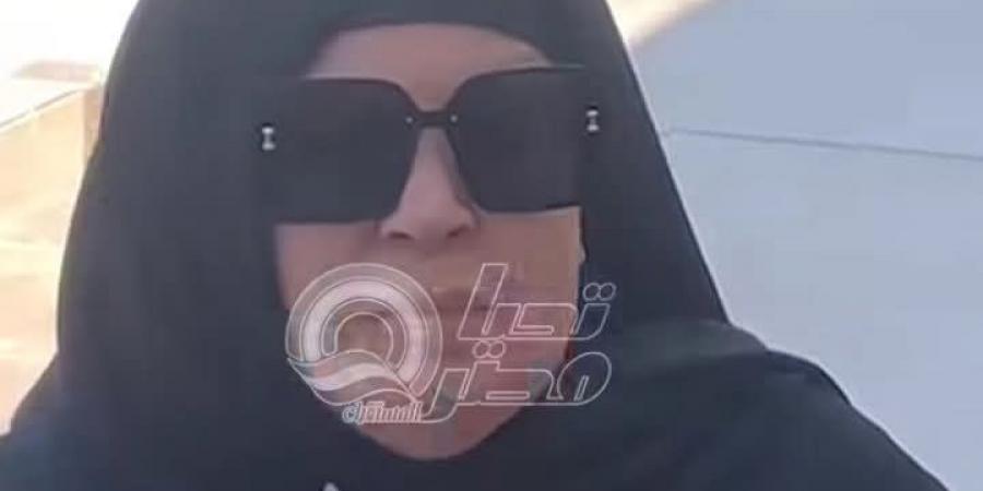 فيفي
      عبده
      في
      جنازة
      هاني
      شاكر:
      بعزي
      مصر
      والوطن
      العربي
      كله..
      كان
      محترم
      وطيب