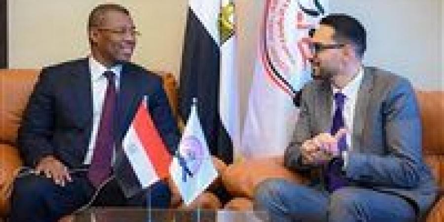 رئيس
      الاتحاد
      الإفريقي
      للجودو
      يزور
      الاتحاد
      المصري
      لبحث
      تطوير
      اللعبة