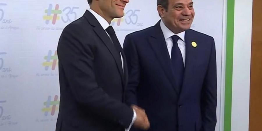 الرئيس
      السيسي:
      مصر
      شريك
      أصيل
      في
      إنتاج
      المعرفة
      ونشرها
      وجسر
      للتواصل
      الحضاري
      بين
      الشعوب