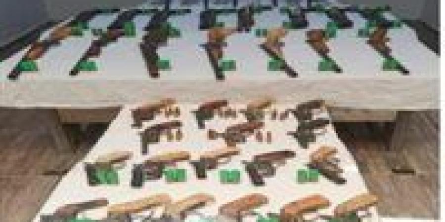مصرع
      3
      عناصر
      جنائية
      عقب
      تبادل
      إطلاق
      النيران
      مع
      الشرطة
      بالقليوبية