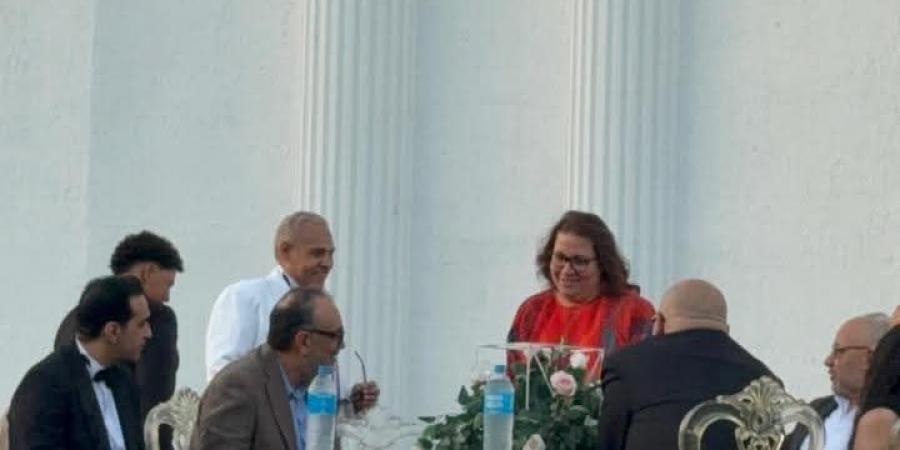 بيومي
      فواد
      وزوجته
      والفنان
      أيمن
      عزب
      أول
      الحضور
      في
      زفاف
      ابن
      محمد
      رضوان