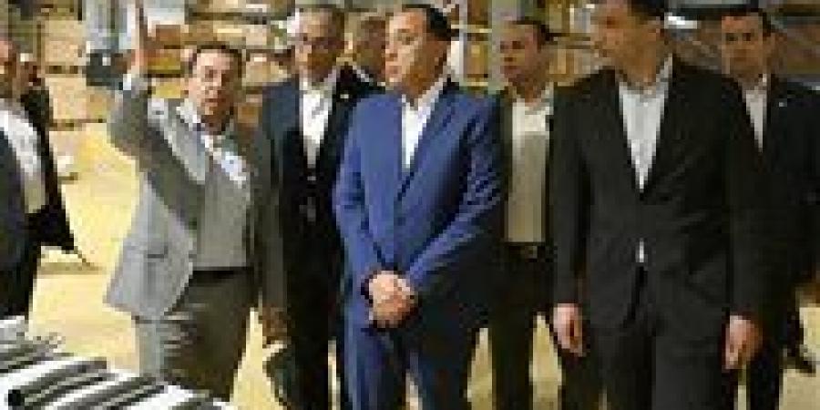 رئيس الوزراء يتفقد مصنع "بويزين مصر" لمعالجات العادم
