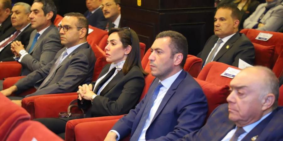 بحضور
      الأمين
      العام
      وقيادات
      الحزب..
      وزير
      التخطيط
      في
      ضيافة
      "مستقبل
      وطن"
      لاستعراض
      استراتيجية
      الوزارة
      خلال
      الفترة
      القادمة