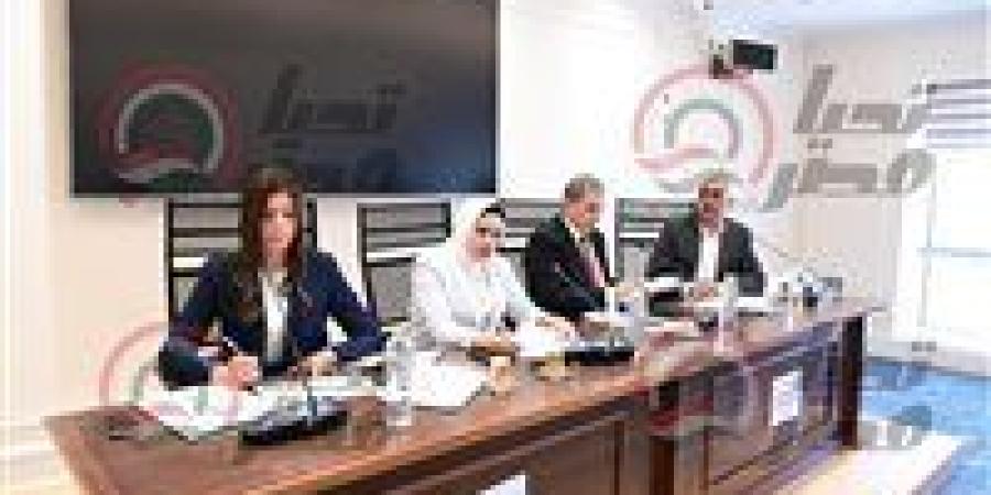 «القوى
      العاملة
      بالنواب»
      توافق
      مبدئياً
      على
      مد
      الدورة
      النقابية
      وتعديل
      قانون
      المنظمات
      العمالية