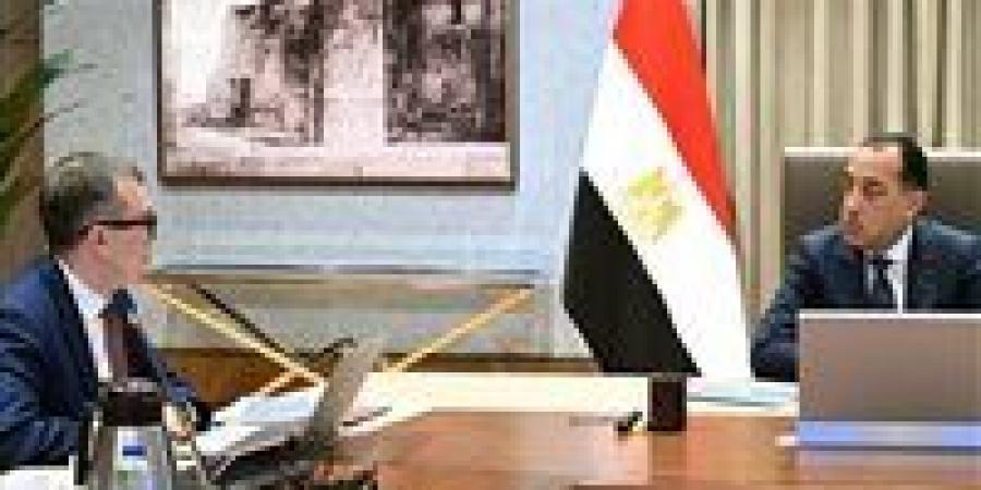رئيس الوزراء يتابع مع وزير التخطيط الموقف التنفيذي لخطة العام المالي 2026/2025