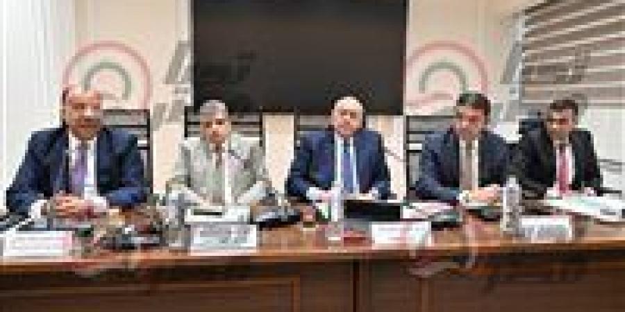 رئيس
      نقل
      النواب:
      قناة
      السويس
      أحد
      أهم
      شرايين
      الاقتصاد
      القومي
      المصري