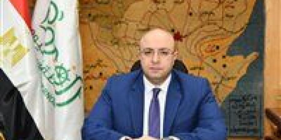 محافظ
      الفيوم:
      توريد
      125
      ألف
      طن
      قمح
      إلى
      الشون
      والصوامع
      منذ
      بداية
      موسم
      الحصاد