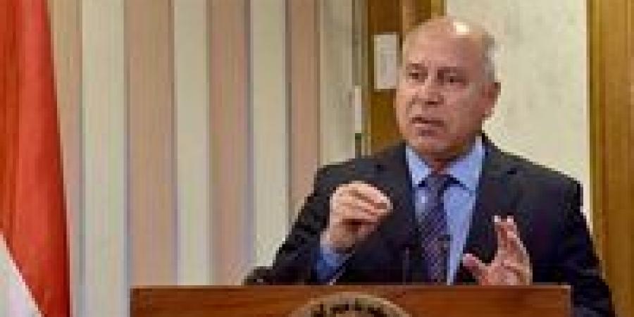 وزير
      النقل
      يعلن
      إطلاق
      المرحلة
      الثالثة
      من
      مبادرة
      تدريب
      سائقى
      النقل
      الثقيل