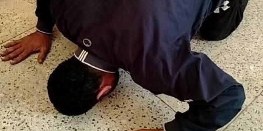 دموع
      وزغاريد
      داخل
      جنايات
      بورسعيد
      بعد
      إحالة
      قاتل
      فارس
      للمفتي