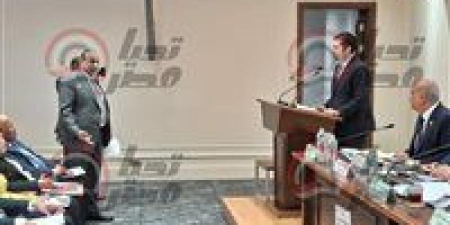 خناقة
      في
      البرلمان..
      نائب
      يطالب
      بإحالة
      واقعة
      مخالفات
      بناء
      للنيابة..
      وزميله
      يرد:
      أنت
      صاحب
      مصلحة