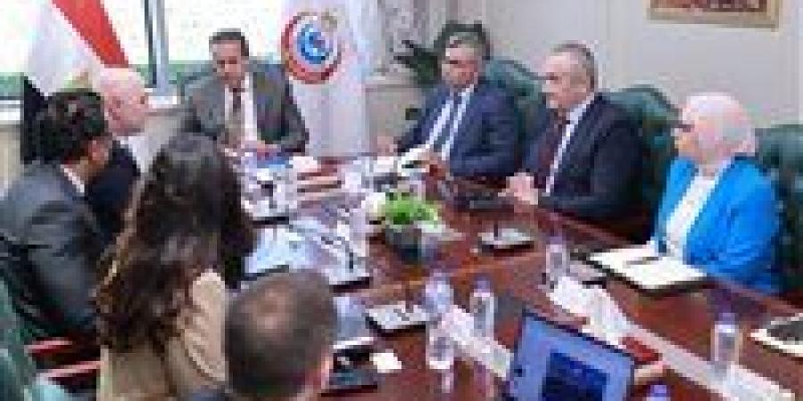 وزير
      الصحة
      يستقبل
      ممثلي
      شركات
      عالمية
      لبحث
      إنشاء
      مدينة
      «كابيتال
      ميد»
      الطبية
