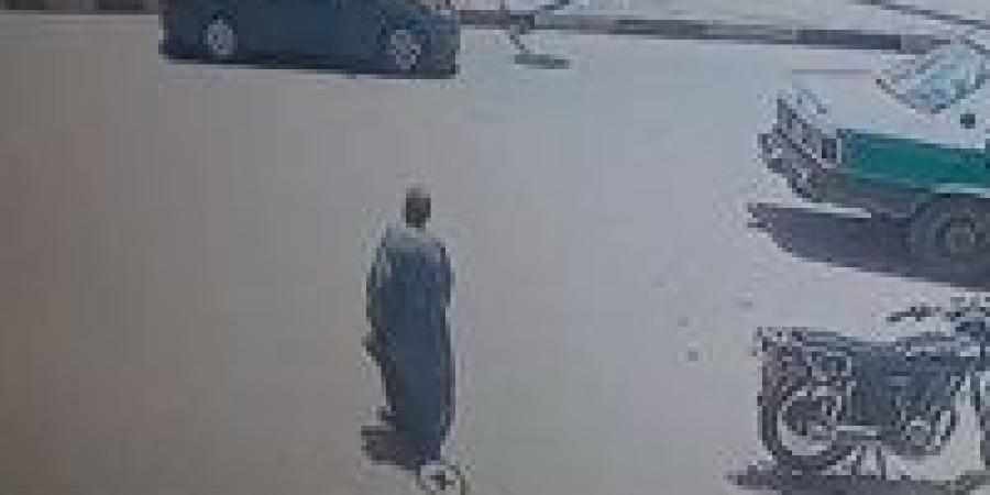 أثناء
      عبوره
      الطريق..
      إصابة
      مسن
      في
      حادث
      دهس
      تروسيكل
      بميدان
      المسلة
      بالفيوم