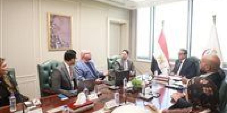 في
      خطوة
      جديدة
      لتشجيع
      الاستثمار
      الأجنبي..
      وزير
      الصحة
      يستقبل
      مستثمراً
      أمريكياً
      لبناء
      شراكات
      دوائية