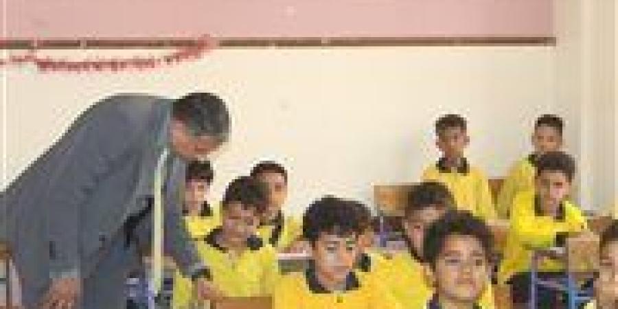 مدير
      تعليم
      الجيزة
      يتفقد
      لجان
      امتحانات
      نهاية
      العام
      بحدائق
      أكتوبر