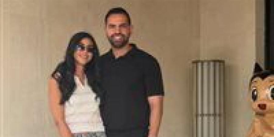 حبيبي
      الأبدي..
      ريم
      سامي
      تحتفل
      بعيد
      زواجها
      الثاني
      برسالة
      رومانسية|
      صور