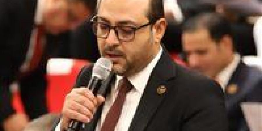 نائب
      بـ"صناعة
      الشيوخ":
      مشروع
      الدلتا
      الجديدة
      بالضبعة
      نقلة
      نوعية
      لتعزيز
      الأمن
      الغذائي