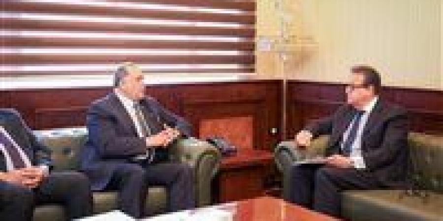 وزير
      الصحة
      يستقبل
      نقيب
      المحامين
      لبحث
      تعزيز
      الرعاية
      الصحية
      لـ600
      ألف
      محامٍ
      وأسرهم
