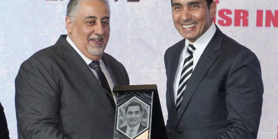 وزير
      الشباب
      والرياضة
      يشيد
      بدور
      روابط
      الرياضية
      بعد
      رعاية
      مصر
      للتأمين
      للأبطال