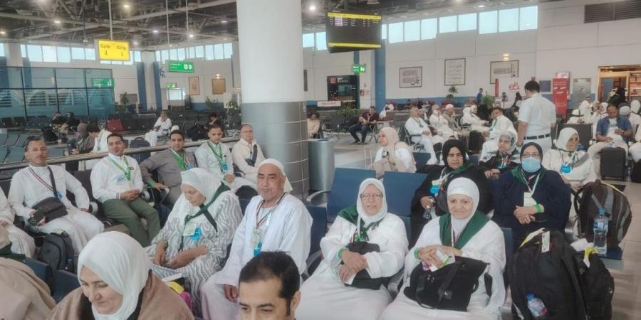 محافظ
      الشرقية
      يطمئن
      على
      إنطلاق
      ١٣٥
      حاجاً
      بثانى
      أفواج
      حجاج
      الجمعيات
      الأهلية
      من
      أبناء
      المحافظة
