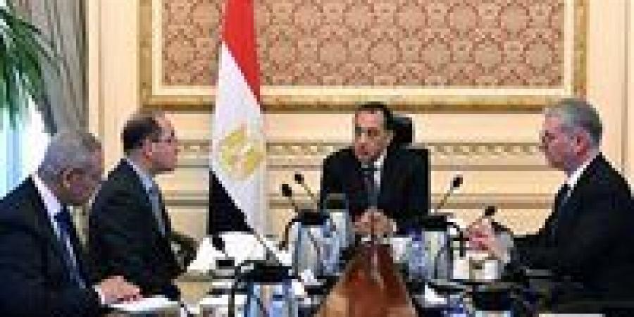 رئيس
      الوزراء
      يتابع
      الاستعدادات
      الحالية
      لتلبية
      احتياجات
      محطات
      الكهرباء
      من
      الوقود
      خلال
      فترة
      العيد