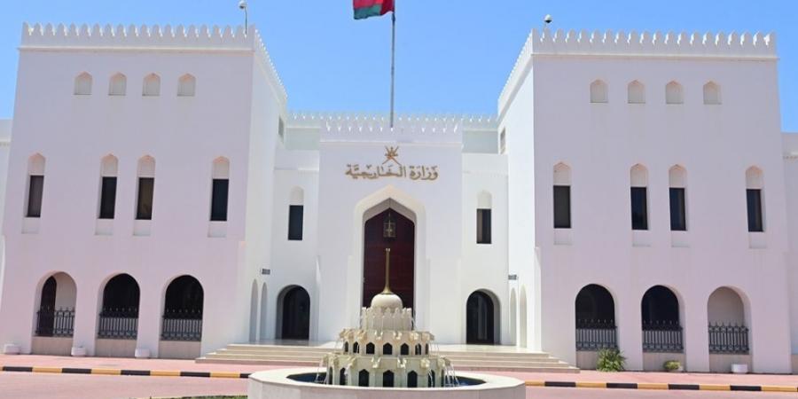 سلطنة
      عمان
      تعلق
      على
      الإفراج
      عن
      1600
      أسير
      في
      اليمن..
      وتوجه
      رسالة
      إلى
      الأردن