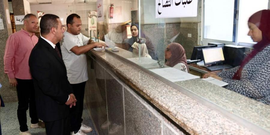 محافظ
      المنوفية
      يحيل
      سكرتير
      حي
      شرق
      للتحقيق
      لضعف
      الإشراف
      ومستوى
      الأداء
      و16
      من
      العاملين
      لتغيبهم
      وتركهم
      العمل
      بدون
      إذن
      رسمي