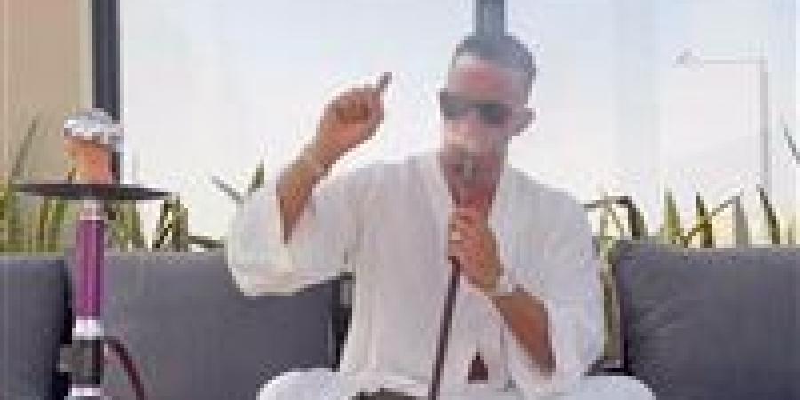 أخدكوا
      في
      نفس
      واحد
      زي
      صعيدي
      بيشد
      جوزة..
      محمد
      رمضان
      يروج
      لاغنيته
      الجديدة
      ياكوزا|
      فيديو