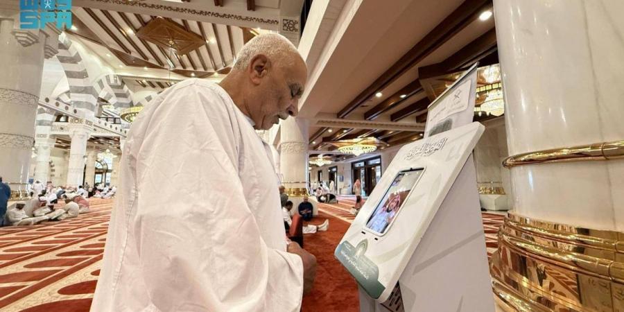 «الشؤون الإسلامية» تستقبل استفسارات ضيوف الرحمن عبر الهاتف المجاني والاتصال المرئي