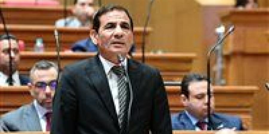 عبدالعليم
      داوود:
      حقوق
      العمال
      ضاعت
      وتحولت
      وكالات
      التشغيل
      إلى
      “مافيا”