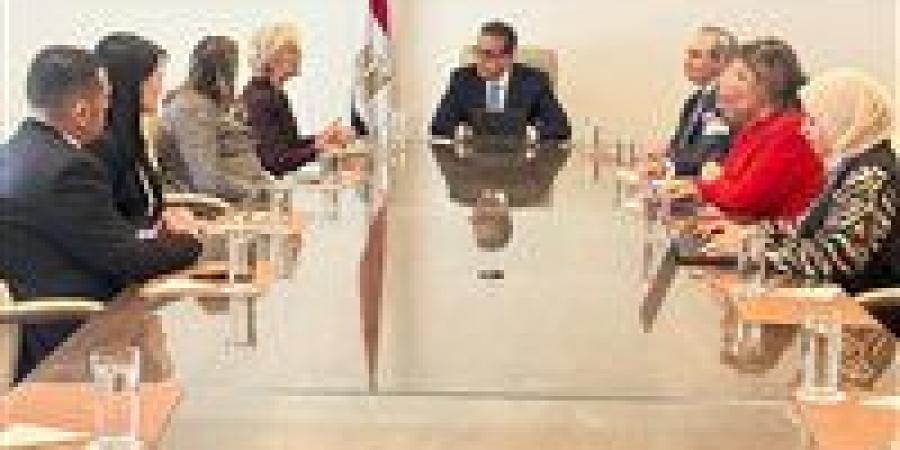 وزير
      الصحة
      يبحث
      مع
      نوفارتس
      وباير
      تعزيز
      صحة
      القلب
      في
      مصر