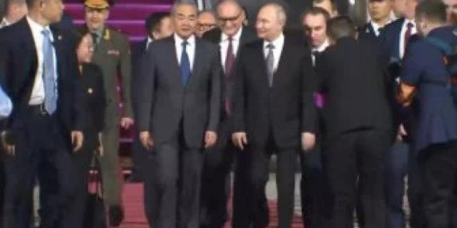 لحظة وصول بوتين لـ بكين.. قمة رئيسي روسيا والصين تتأهب للانعقاد (فيديو)