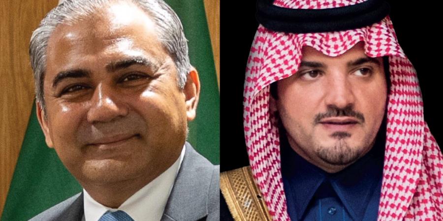 وزير الداخلية يتلقى اتصالًا هاتفيًا من نظيره الباكستاني