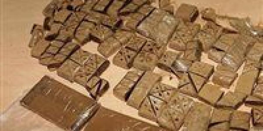 سقوط
      عاطلين
      بحوزتهما
      200
      فرش
      حشيش
      قبل
      الترويج
      بالجيزة