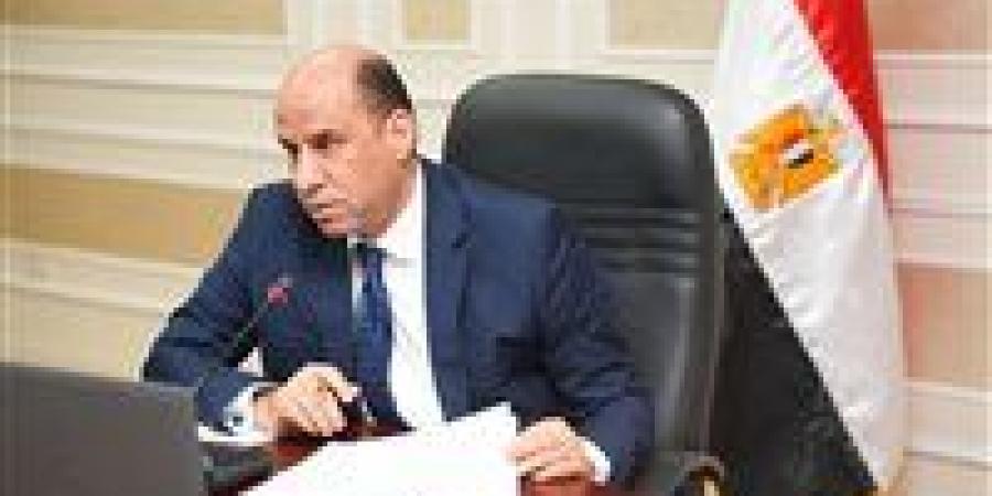 وزير
      العمل
      يعلن
      الانتهاء
      من
      فحص
      أوراق
      4
      لجان
      عمالية
      تمهيدًا
      لاعتمادها