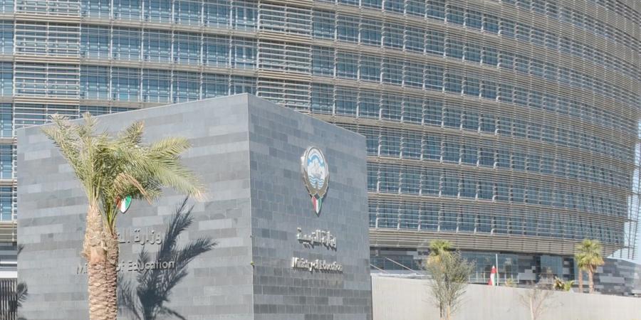 استمرار إعفاء العاملين في المدارس من البصمة