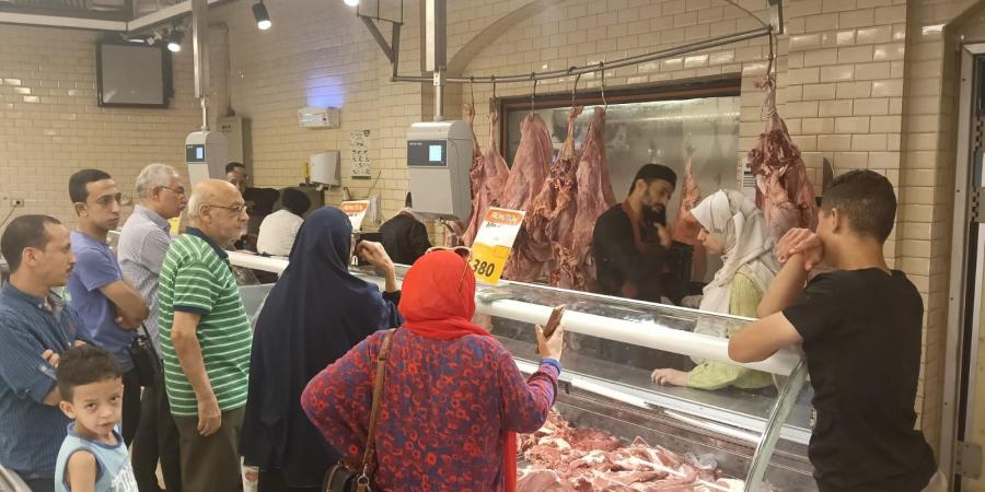 تحت
      رعاية
      محافظ
      الفيوم..
      إقبال
      كبير
      على
      منافذ
      بيع
      اللحوم
      البلدية
      المخفضة
      في
      ختام
      المرحلة
      السابعة
      للمبادرة