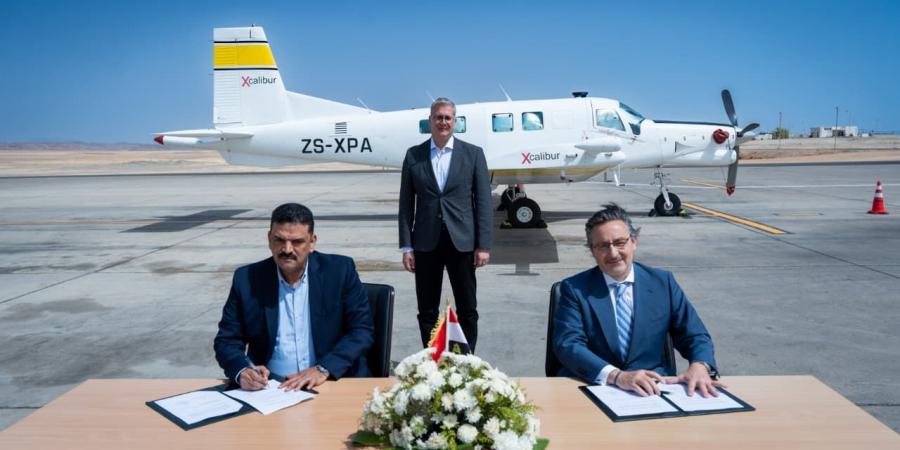 وزير
      البترول
      يشهد
      التوقيع
      بالأحرف
      الأولى
      على
      عقد
      المسح
      الجوي
      الشامل
      لثروات
      مصر
      التعدينية