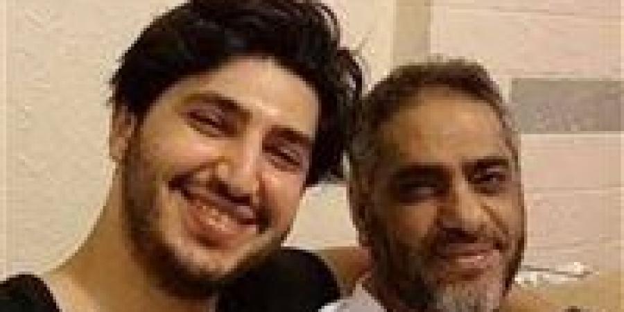 على
      اسم
      والده..
      محمد
      فضل
      شاكر
      يرزق
      بمولود
      جديد