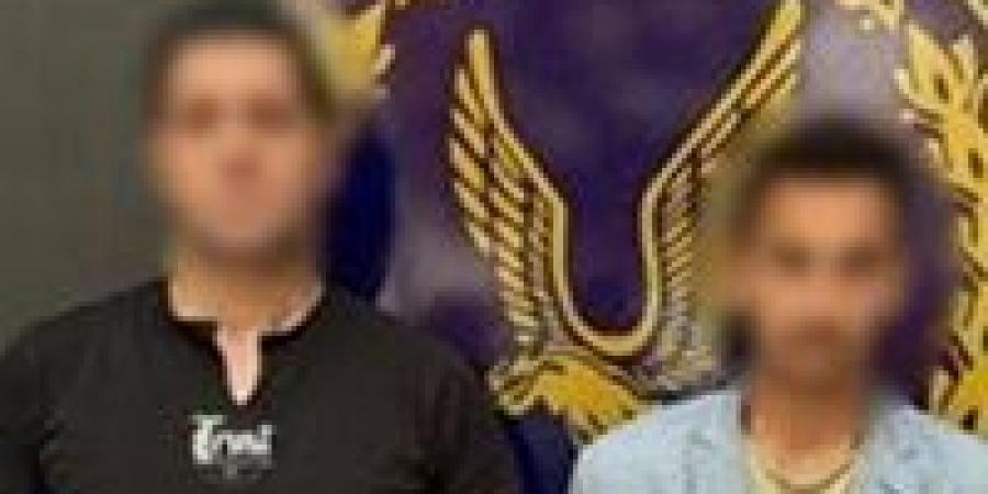 بحثا
      عن
      الدولارات..
      ضبط
      شخصين
      انتحلا
      صفة
      رجال
      شرطة
      وتفتيش
      شقة
      بمصر
      الجديدة