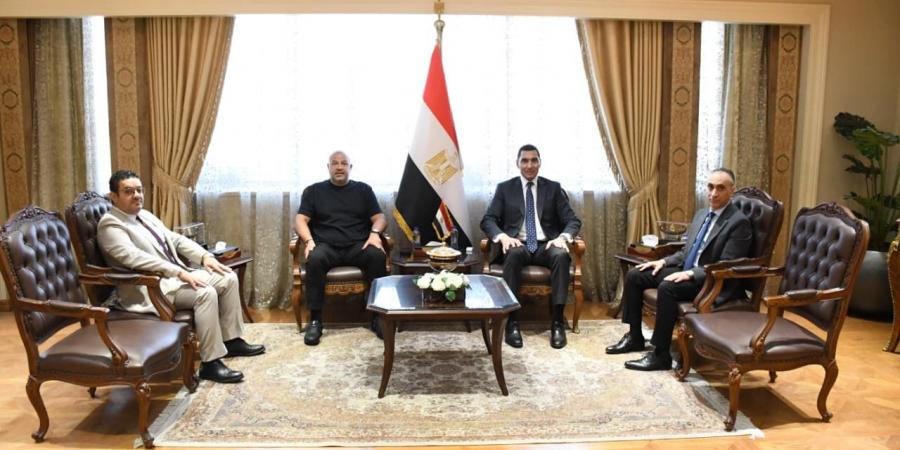 وزير
      الشباب
      والرياضة
      يستقبل
      رئيس
      نادي
      منتخب
      السويس
      بحضور
      رئيس
      رابطة
      الأندية