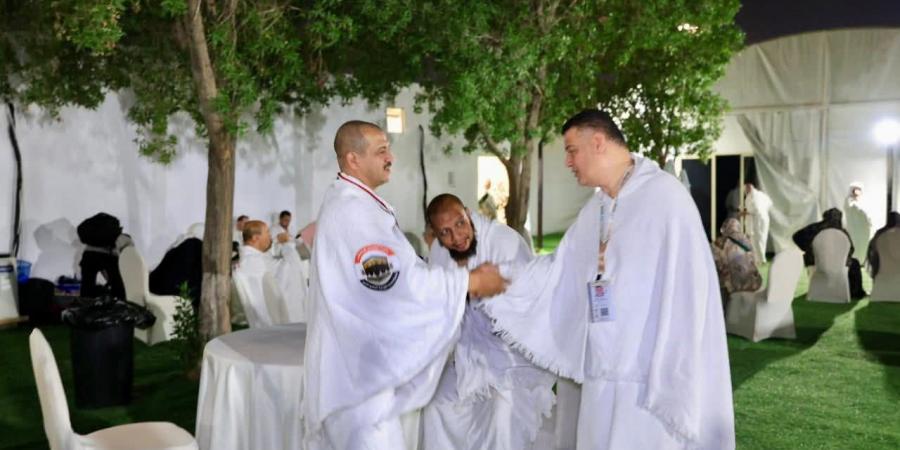 رئيس
      بعثة
      حج
      الجمعيات
      الأهلية:
      جميع
      الحجاج
      بعرفات
      ويتمتعون
      بصحة
      جيدة