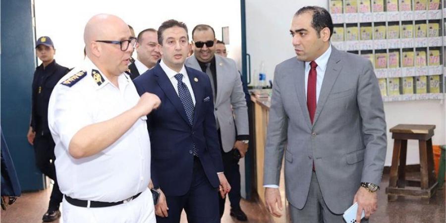 تفقد
      العنابر
      والأوضاع
      المعيشية..
      النيابة
      العامة
      تُجري
      تفتيشًا
      لمركز
      إصلاح
      وتأهيل
      دمنهور
      2