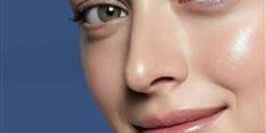ماسك
      الطواريء
      في
      10
      دقائق
      فقط..
      لبشرة
      زجاجية