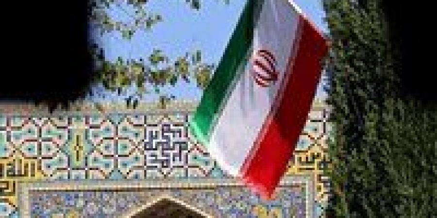 أزمة
      مياه
      خانقة
      تهدد
      العاصمة
      الإيرانية
      والمدن
      الكبرى..
      وتحذيرات
      من
      جفاف
      يطال
      المنازل