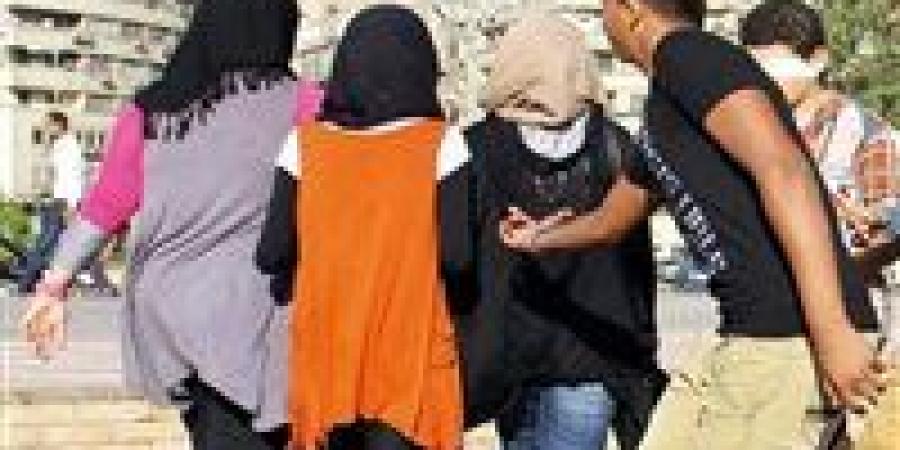 عقوبات
      تصل
      لـ7
      سنوات..
      القانون
      يواجه
      التحرش
      في
      العيد
      بعقوبات
      مشددة