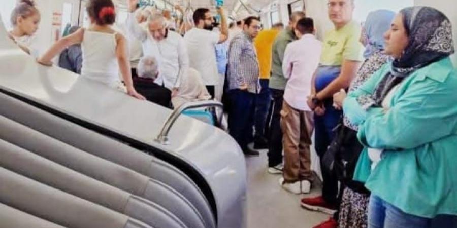 إقبال
      كبير
      على
      استقلال
      مونوريل
      شرق
      النيل
      للتوجه
      إلى
      النهر
      الأخضر
      بالعاصمة
      الجديدة